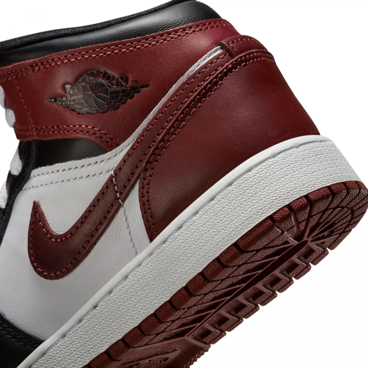 Air Jordan 1 Mid SE