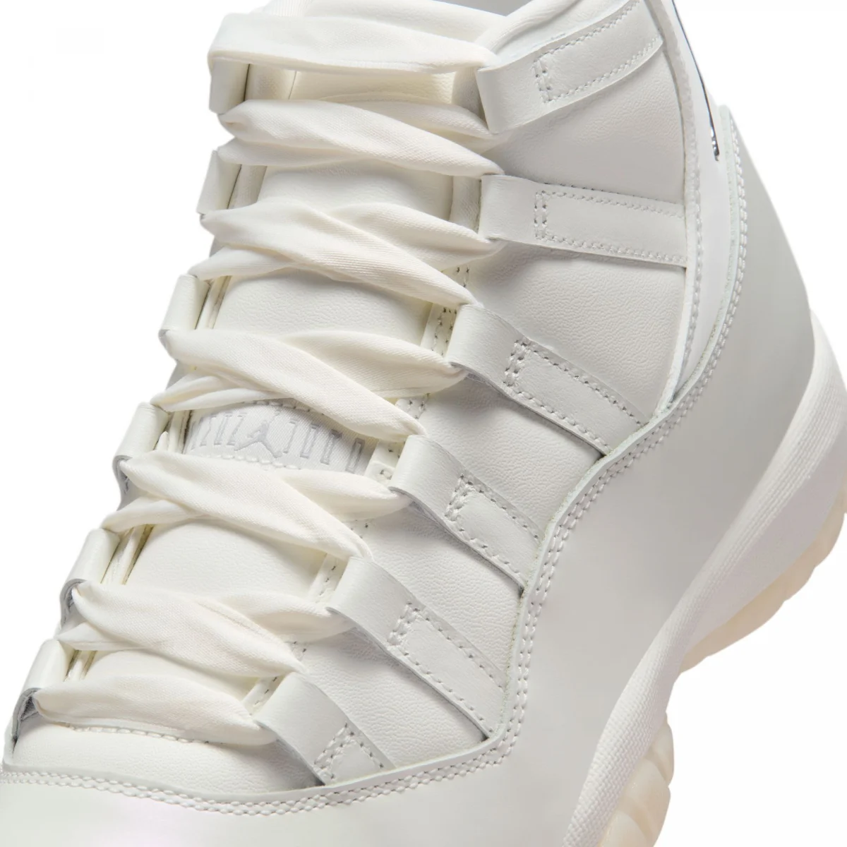 Air Jordan 11 Retro "Pearl"