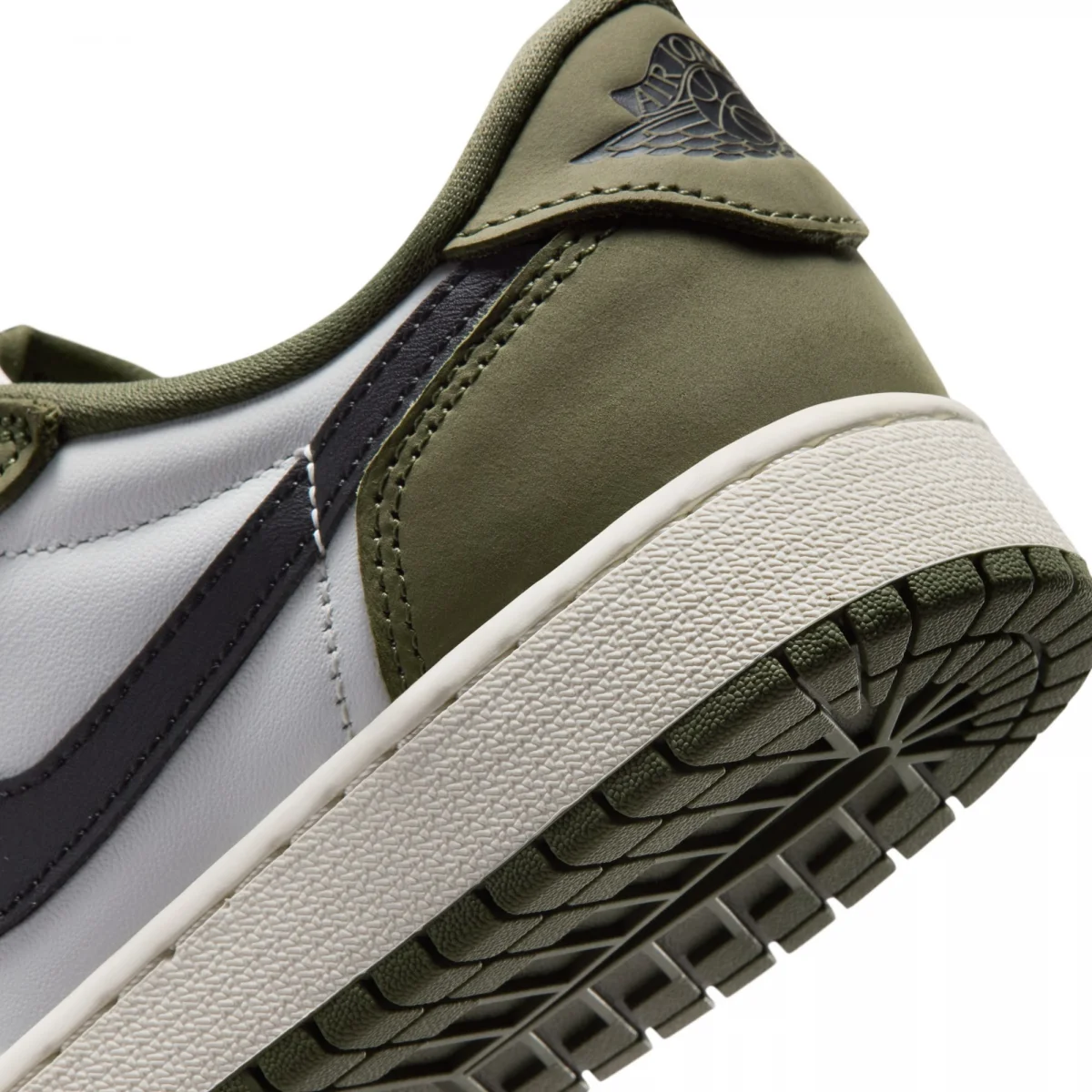 Air Jordan 1 Retro Low OG "Medium Olive"